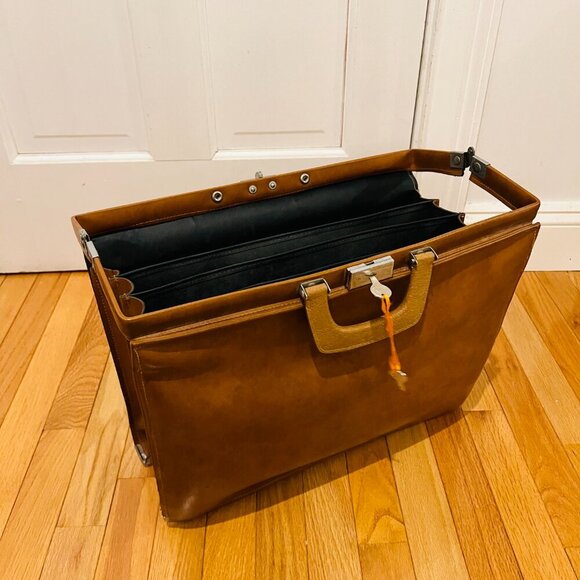 Vintage File Document Holder Briefcase With Working Keys and Lock - Picture 9 of 16